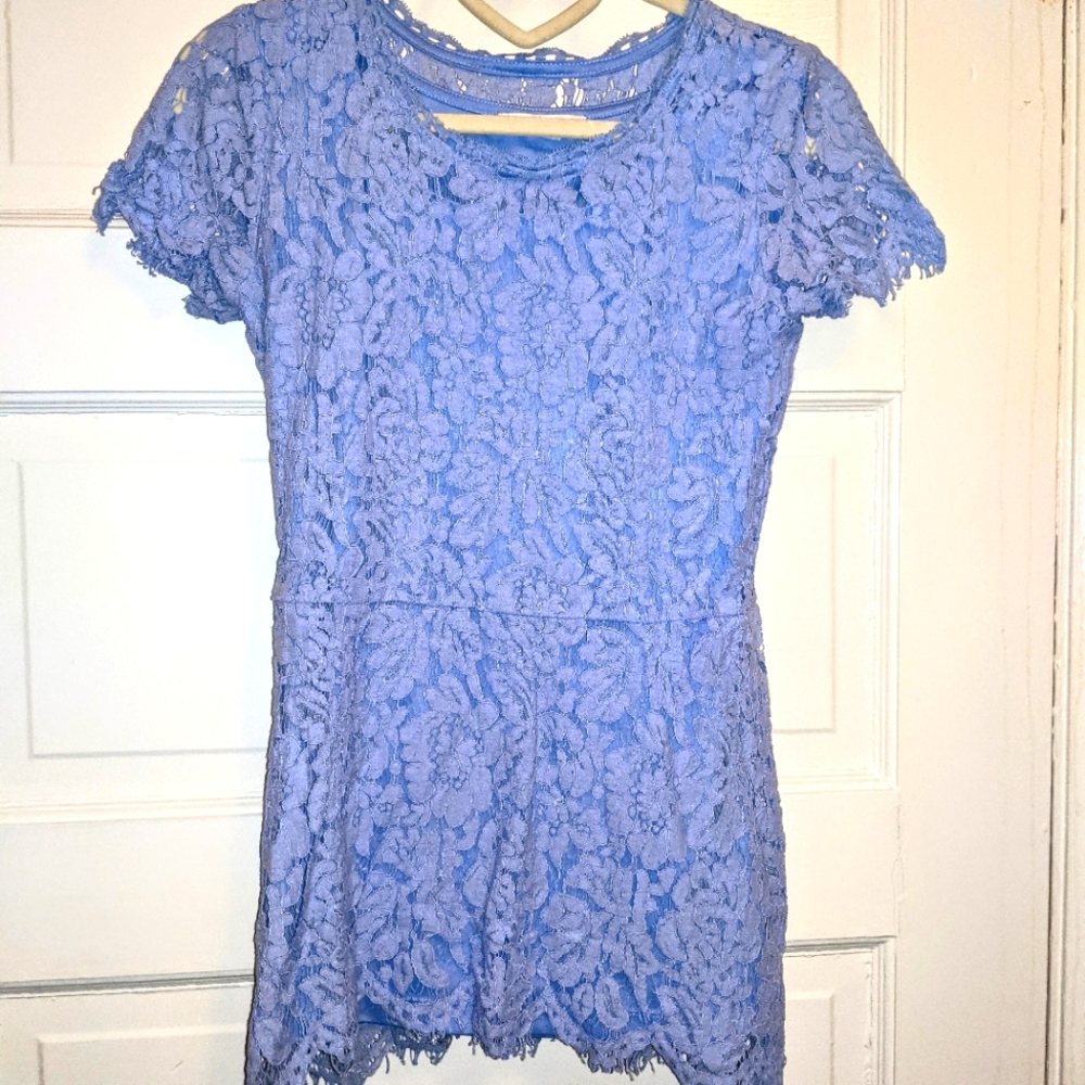 Isaac Mizrahi Periwinkle Lace Short Sleeve Top